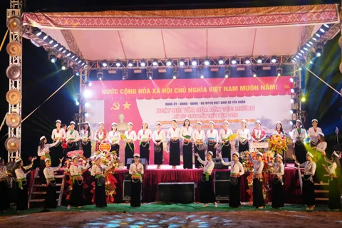 Rộn ràng ngày hội văn hóa dân tộc Mường xã Yên Xuân lần thứ I