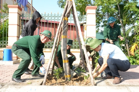 Xã Hạ Bằng ra quân tổng vệ sinh môi trường, chỉnh trang cảnh quan