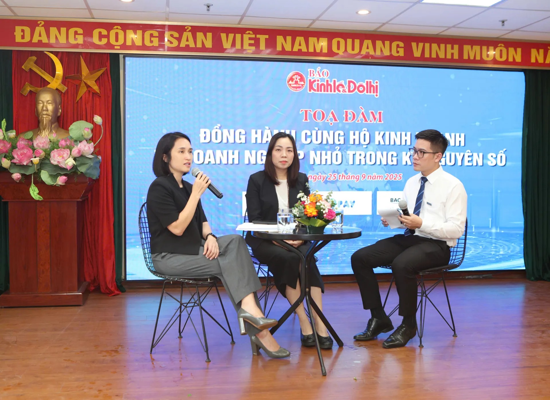 Phường Hoàn Kiếm đồng hành cùng hộ kinh doanh chuyển đổi số