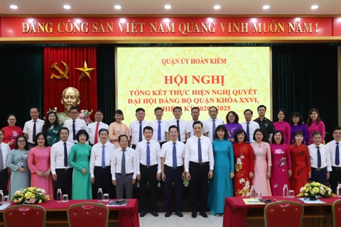 Đảng bộ Quận Hoàn Kiếm khen thưởng nhiều tập thể, cá nhân có thành tích xuất sắc