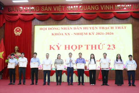 Khen thưởng 32 tập thể có thành tích xuất sắc trong hoạt động của HĐND