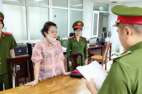 Khởi tố kẻ giả danh “căn cốt thánh thần” chiếm đoạt tài sản tại Đà Nẵng