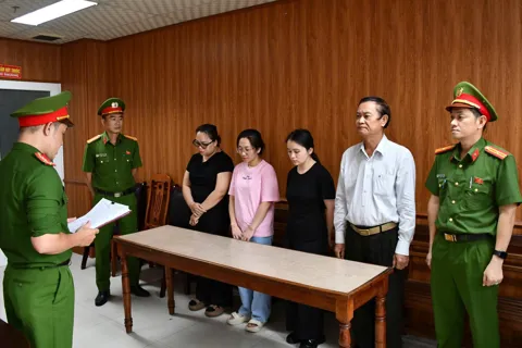 Khởi tố 11 bị can vụ “lừa dối khách hàng” tại Phòng khám Quốc tế Đà Nẵng