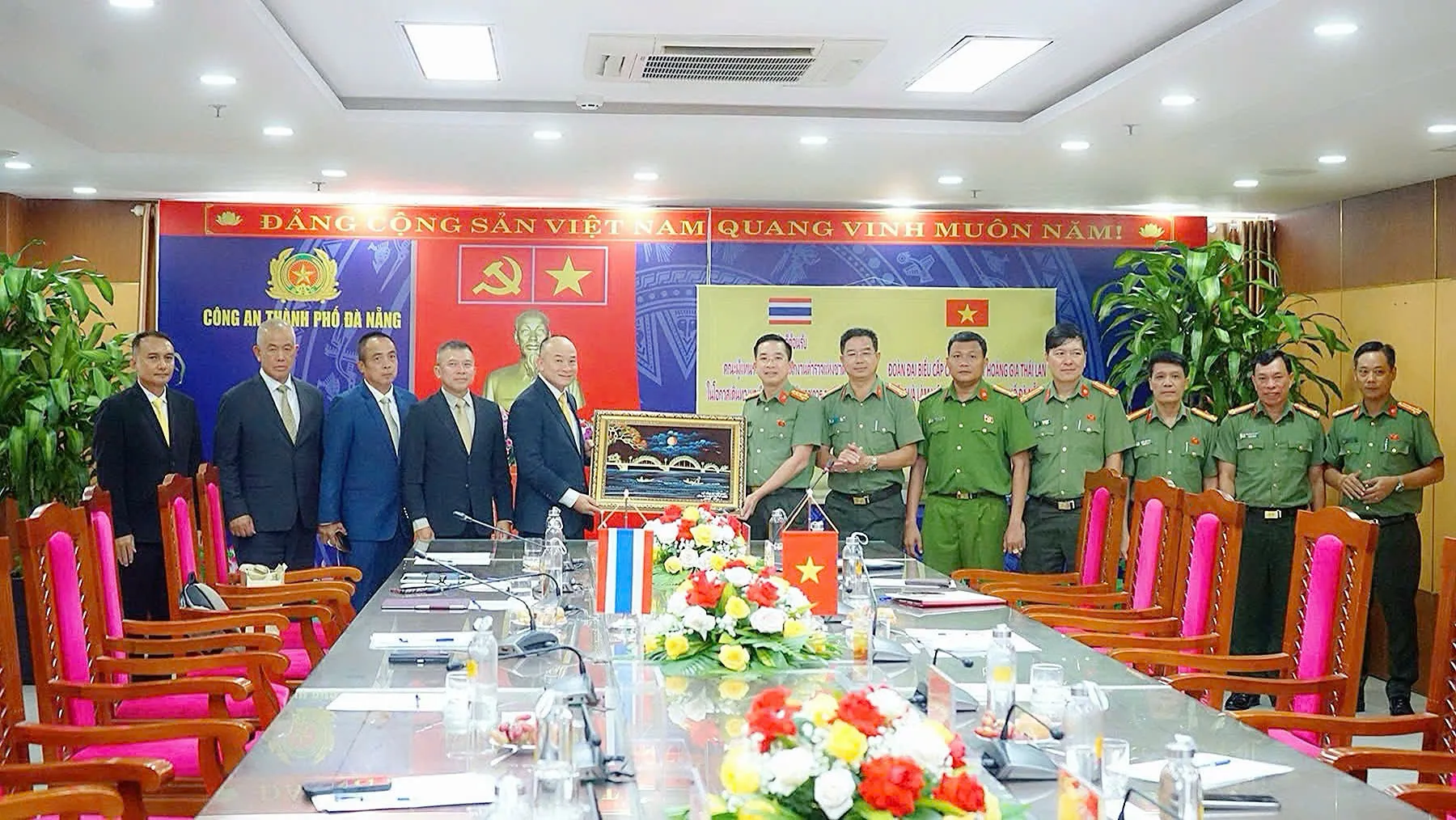 Đoàn Cảnh sát Hoàng gia Thái Lan thăm, làm việc với Công an thành phố Đà Nẵng