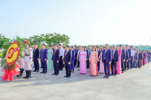 Lãnh đạo thành phố Đà Nẵng dâng hương tưởng niệm các anh hùng liệt sĩ 