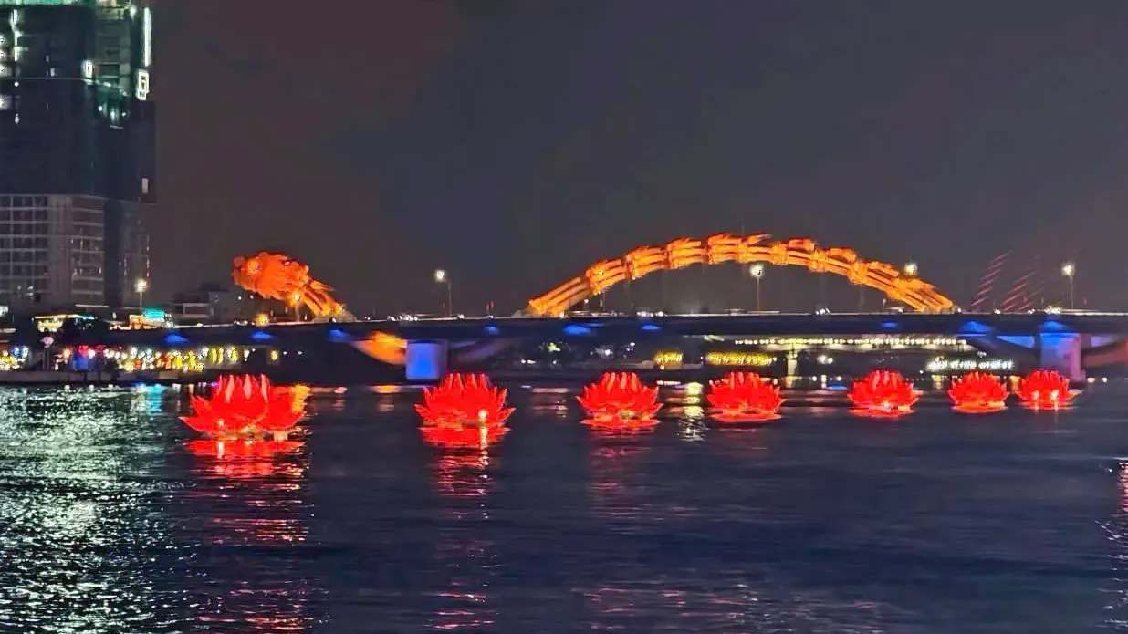 Đà Nẵng lung linh đêm hoa sen - lan tỏa thông điệp vì hòa bình và phát triển