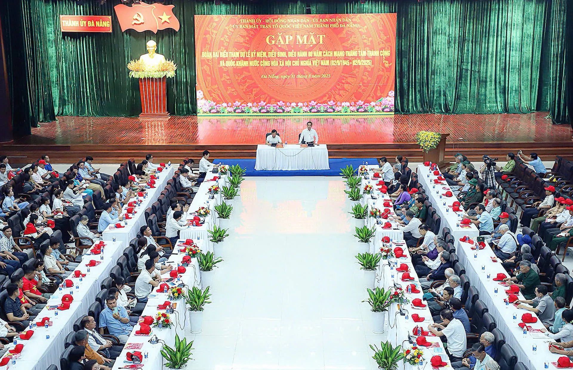 Đà Nẵng gặp mặt đoàn đại biểu tham dự lễ kỷ niệm 80 năm Quốc khánh tại Thủ đô