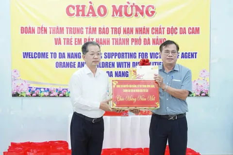 Chánh án TAND Tối cao Nguyễn Văn Quảng tri ân người có công, sẻ chia cùng đối tượng bảo trợ xã hội
