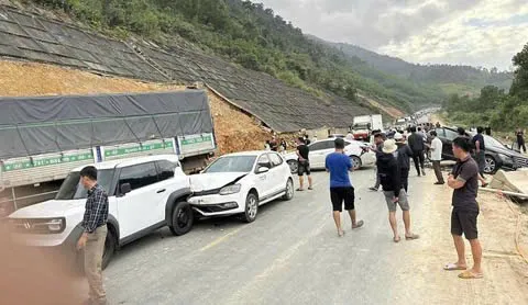 Tai nạn liên hoàn trên cao tốc La Sơn - Hòa Liên: cảnh báo nguy cơ mất an toàn giao thông trong giai đoạn thi công mở rộng