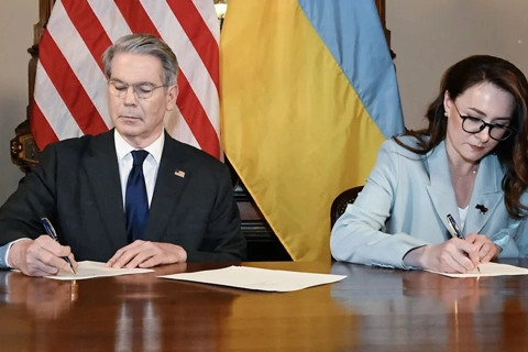 Mỹ ký kết thỏa thuận khoáng sản với Ukraine