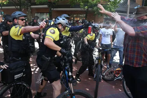 Ông Trump điều quân đội tới Portland chống "khủng bố nội địa"