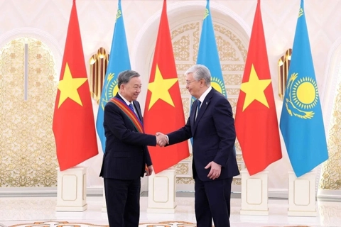 Tuyên bố chung về việc thiết lập quan hệ Đối tác Chiến lược Việt Nam - Kazakhstan