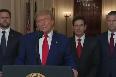 Ông Trump ra cảnh báo "rắn" sau khi Mỹ không kích Iran