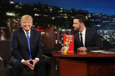 Ông Trump đề xuất rút giấy phép các đài truyền hình
