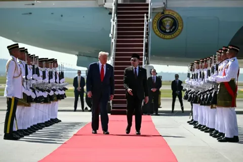 Tổng thống Trump tới Malaysia, dự Hội nghị Cấp cao của ASEAN