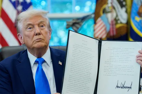 Big tech "loạn nhịp", lao động nước ngoài hoang mang trước mức phí thị thực mới của ông Trump