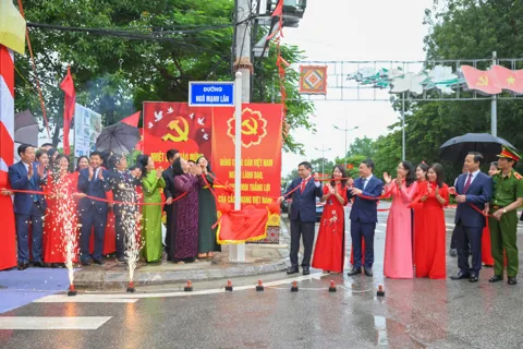 Tổ chức Lễ gắn biển tên một số tuyến đường tại phường Điện Biên Phủ và phường Mường Thanh