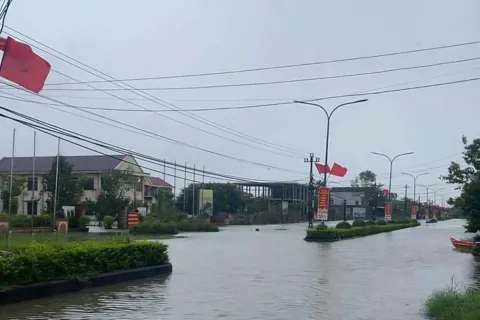 Huế: hàng nghìn học sinh nghỉ học, chủ động ứng phó bão số 12