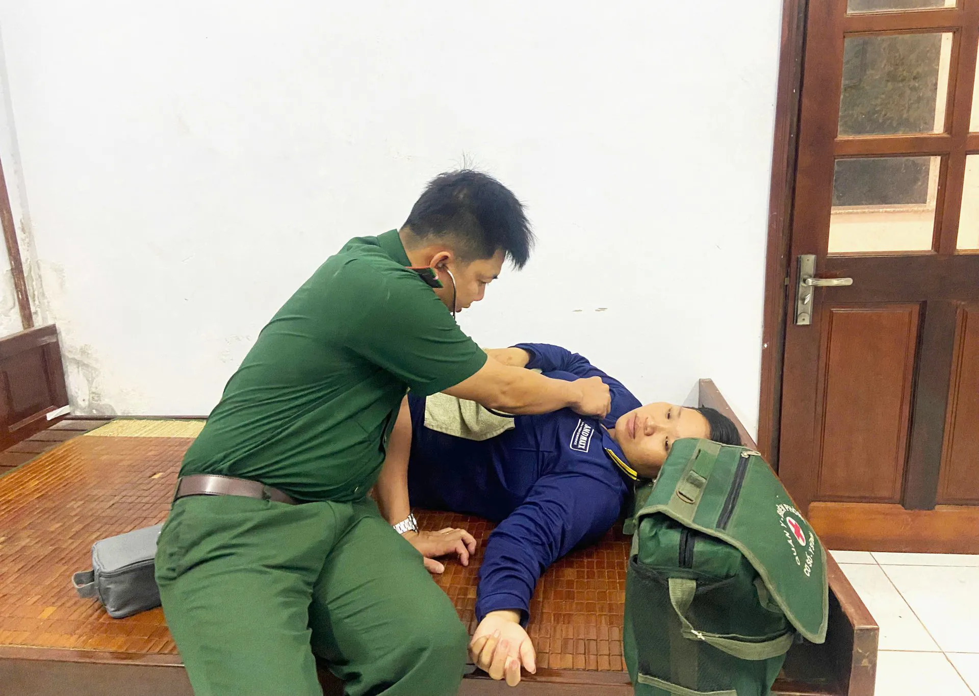 Kịp thời cứu hai ngư dân gặp nạn trên biển Cà Mau