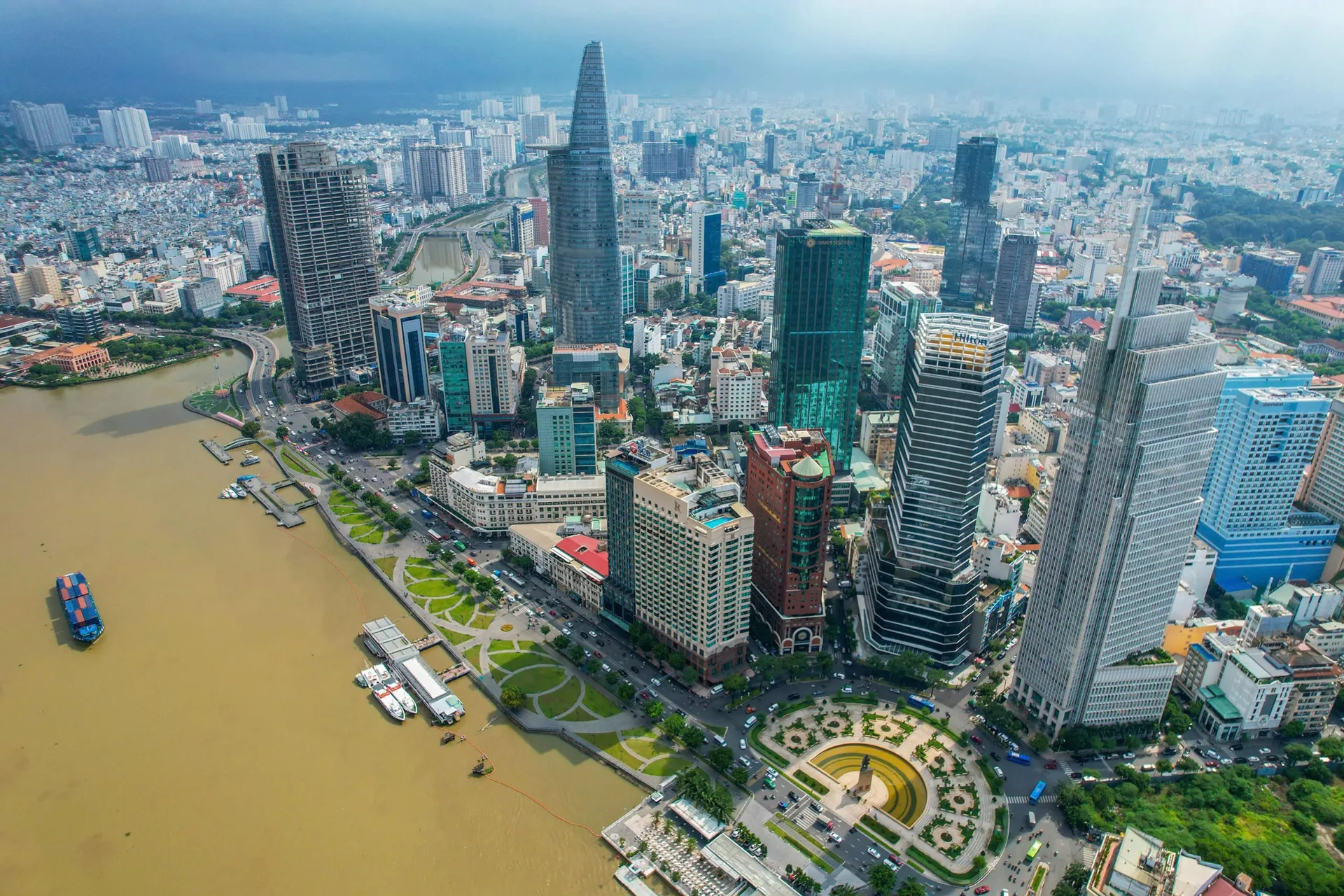 TP Hồ Chí Minh: yêu cầu tạm dừng các dự án xây dựng trụ sở chưa thi công
