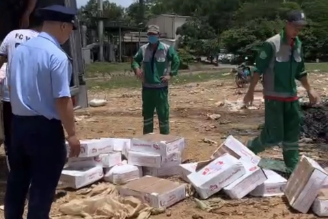 Tiêu hủy 1 tấn chân gà đông lạnh không rõ nguồn gốc tại Huế
