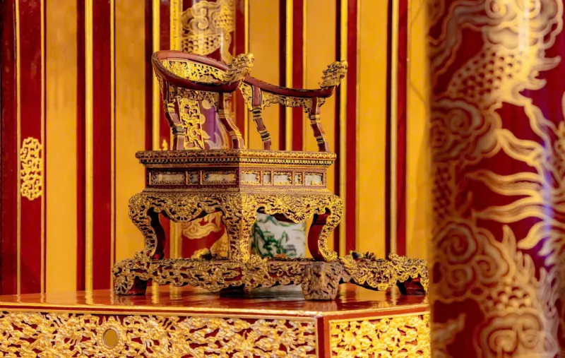 Khởi tố, bắt tạm giam đối tượng phá hoại bảo vật quốc gia Ngai Vua triều Nguyễn
