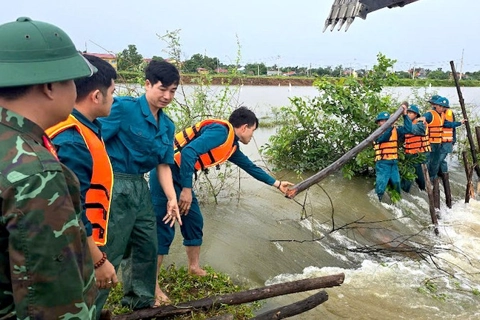Huế: hai đoàn công tác hỗ trợ Nhân dân ứng phó mưa bão tại địa bàn trọng điểm