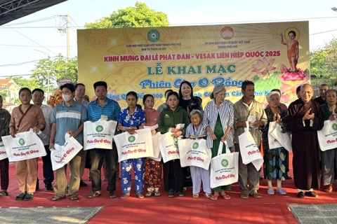 Huế: 1.000 hộ khó khăn mua sắm ở “Phiên chợ 0 đồng”