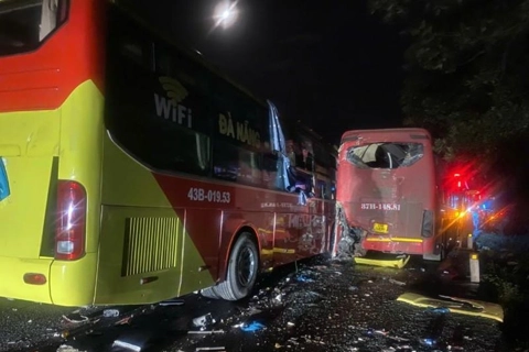 Tai nạn liên hoàn giữa 3 xe khách tại Huế, nhiều người thương vong