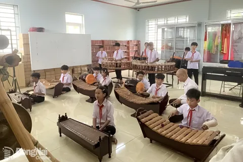  Gắn kết tri thức hiện đại với giá trị bản sắc truyền thống