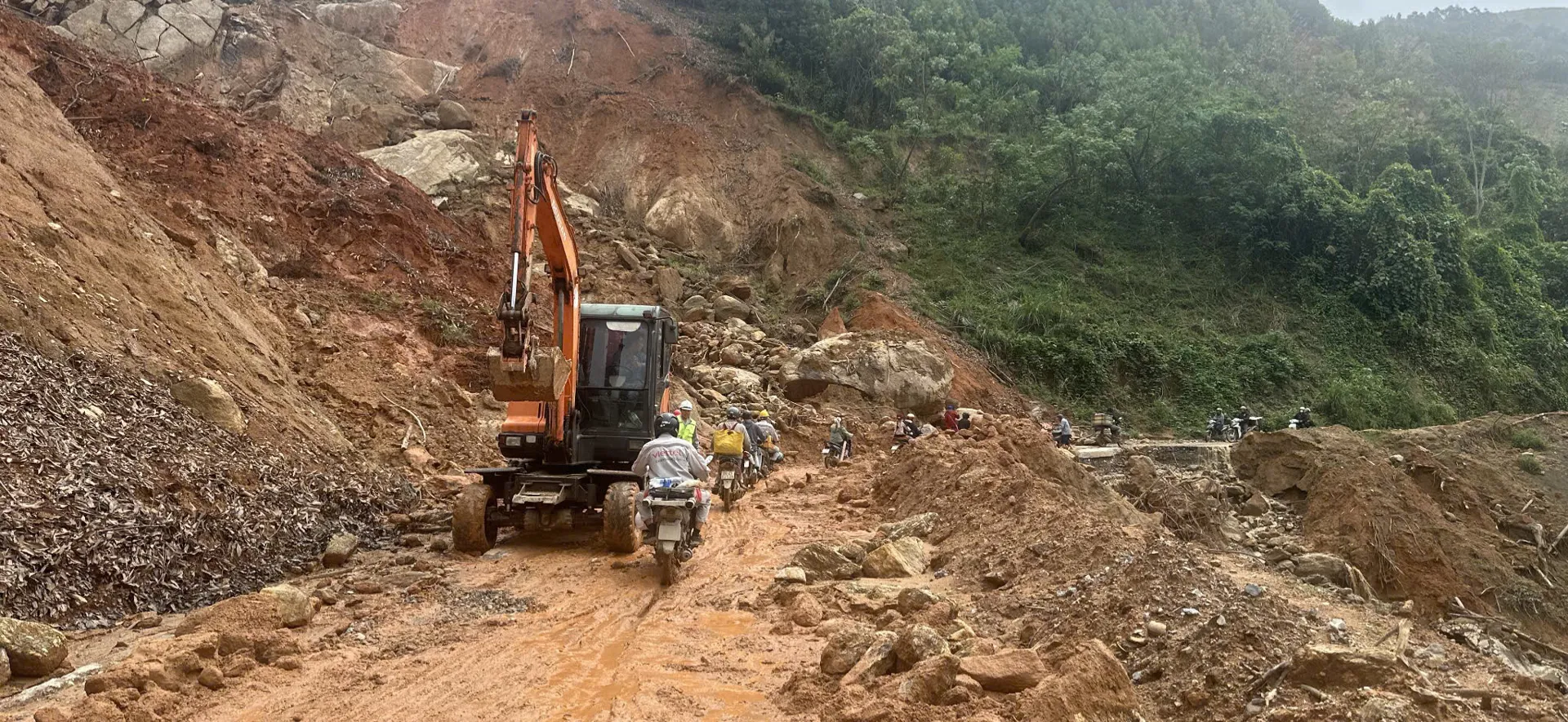 Lào Cai: mưa lớn gây sạt lở nhà máy thủy điện Nậm Lúc