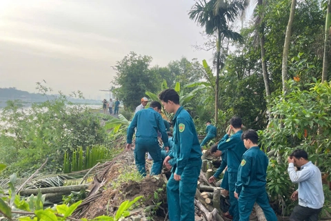 Sạt lở đê sông Sài Gòn, di dời khẩn cấp 4 hộ dân
