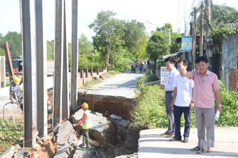 Tỉnh Đồng Tháp đang khẩn trương khắc phục điểm sạt lở nghiêm trọng