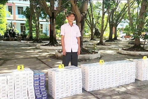 Long An: bắt giữ đối tượng vận chuyển hàng nghìn bao thuốc lá lậu
