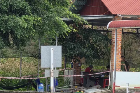 Lâm Đồng: nằm võng chờ thi sát hạch lái xe, một học viên bị tường sập đè tử vong