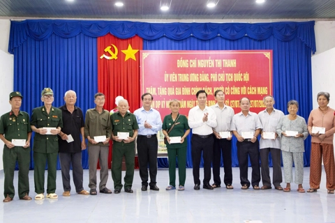 Phó Chủ tịch Quốc hội Nguyễn Thị Thanh thăm, tặng quà gia đình chính sách tại Tây Ninh

