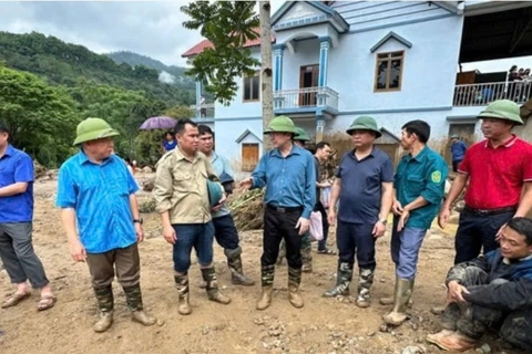 Đoàn công tác Thái Nguyên hỗ trợ người dân bị thiệt hại do mưa lũ tại Bắc Kạn