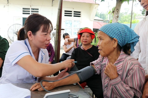 Tuyên Quang: khám và cấp phát thuốc miễn phí cho người dân vùng cao
