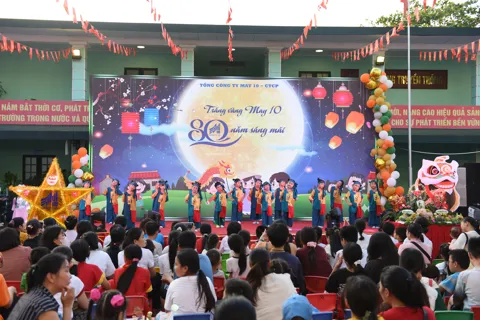 Vui Tết Trung thu ‘’Trăng vàng May 10 - 80 năm sáng mãi”