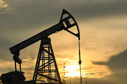 Giá xăng dầu hôm nay 7/2: đi xuống
