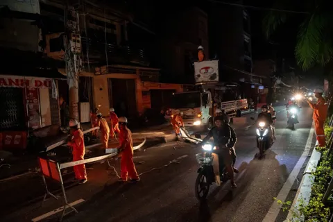 EVN nỗ lực khắc phục hậu quả lưới điện 220kV và 110kV do bão Kalmaegi