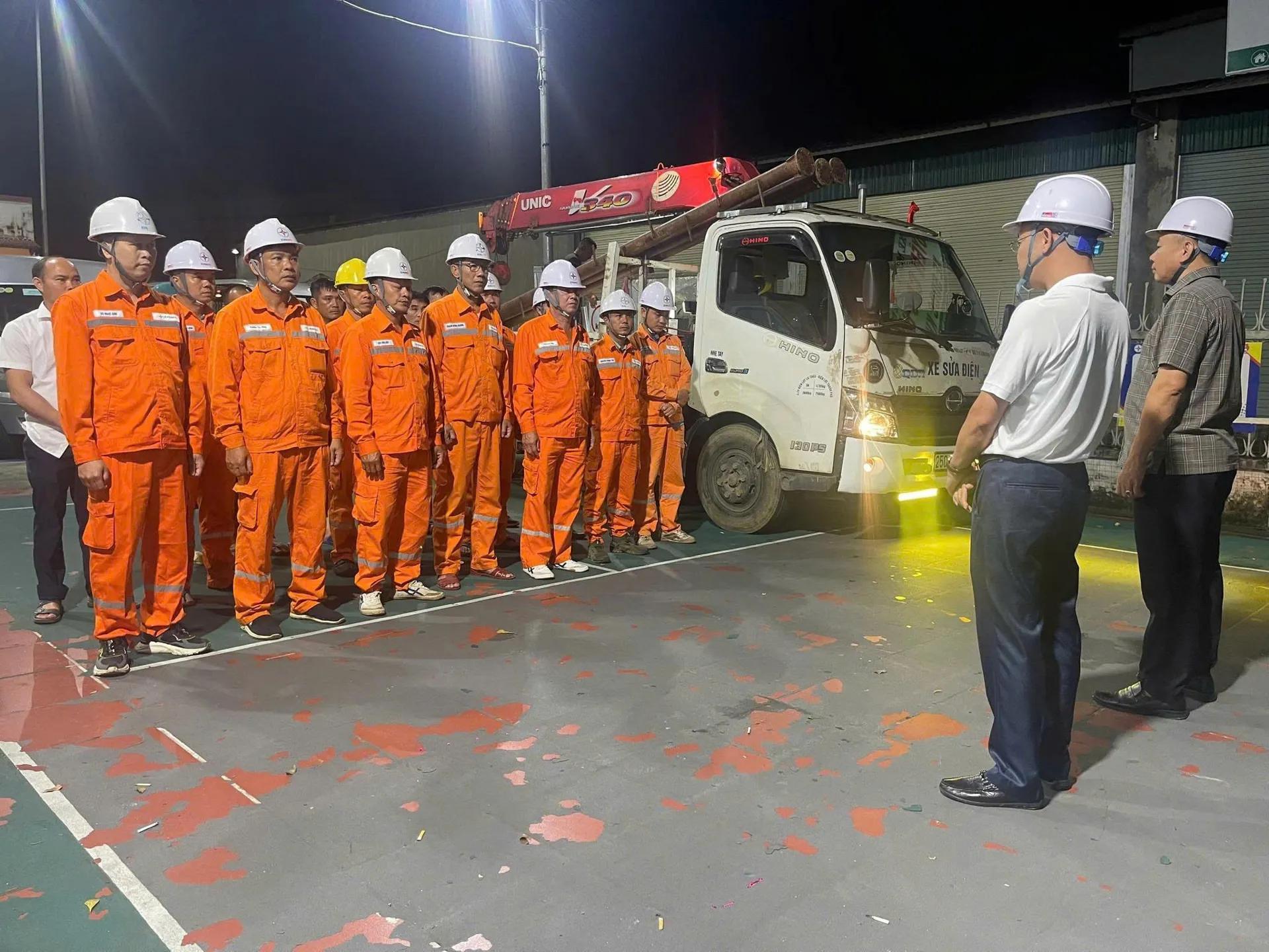 Ngành điện chủ động khẩn trương khắc phục sự cố do bão số 10