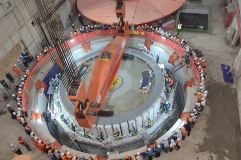 Hạ đặt thành công Rotor tổ máy số 1 Dự án Thủy điện Hòa Bình mở rộng