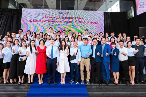 Bảo hiểm MB Life trao thưởng xe ô tô cho khách hàng quay số may mắn đợt 1