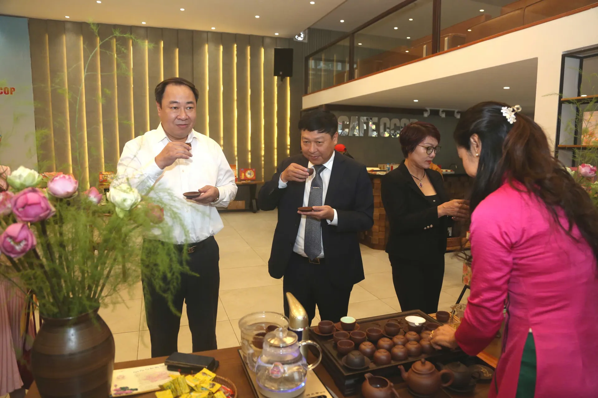 Trà sen Tây Hồ – Hương vị giữ hồn Hà Nội