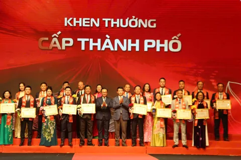 T&T Group và nhiều doanh nghiệp cùng cá nhân vinh dự nhận Bằng khen của TP Hà Nội