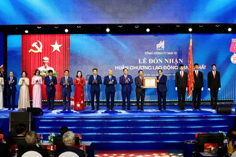 May 10 kỷ niệm 80 năm thành lập và vinh dự đón nhận Huân chương Lao động hạng Nhất