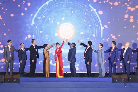 Tự hào về doanh nhân Việt Nam tự cường dân tộc trong thời đại mới