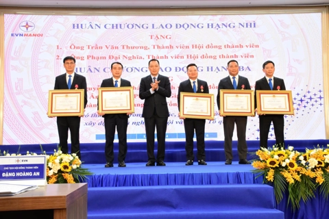 EVNHANOI tuyên dương 235 điển hình tiên tiến ngành điện Thủ đô
