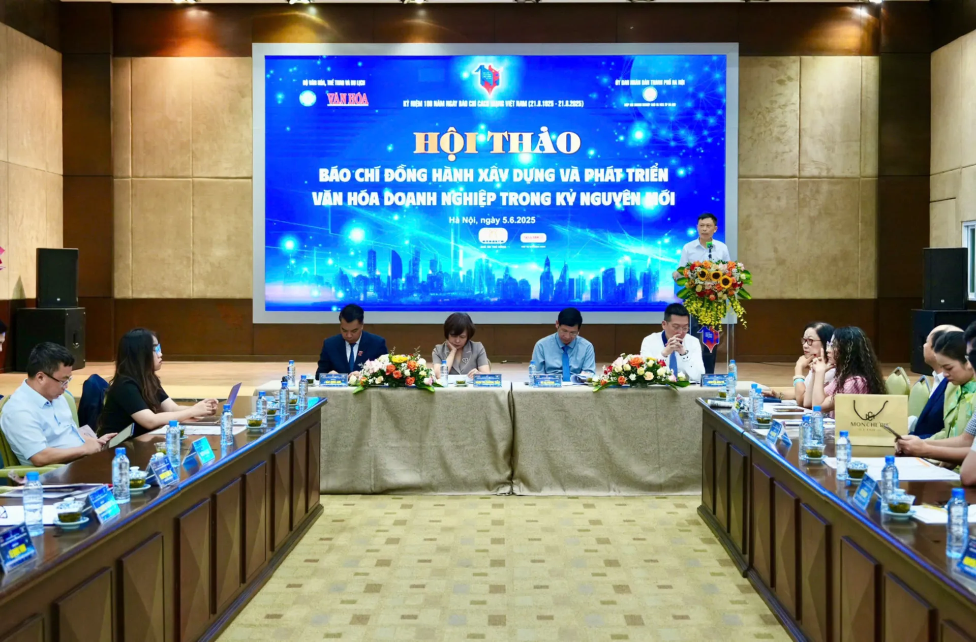 Doanh nghiệp phát triển bền vững từ văn hóa nhờ cộng sinh với báo chí